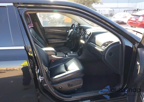 2015 Chrysler 300 Limited z USA, uszkodzony, nr VIN 2C3CCAAG8FH931974